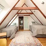 2 Bedroom & 2 Bathroom Luxury With Balcony In Old Town 公寓 *