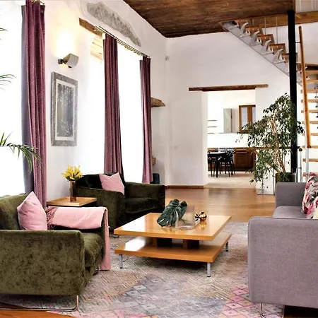 2 Bedroom & 2 Bathroom Luxury With Balcony In Old Town