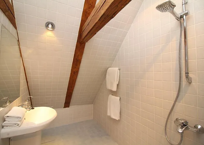 2 Bedroom & 2 Bathroom Luxury With Balcony In Old Town